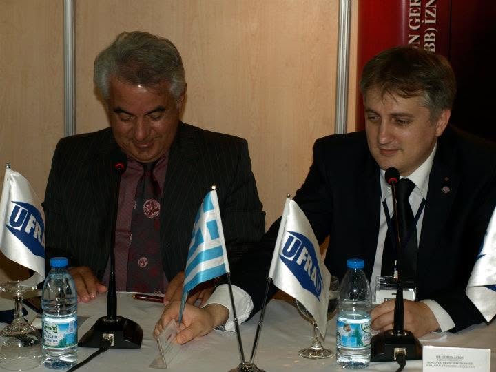 Reprezentant al Asociației Române de Franciză la o masă rotundă cu steaguri UFRAD, expoziție internațională de franciză, Turcia, 2011